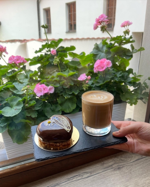 Cafe Demaris