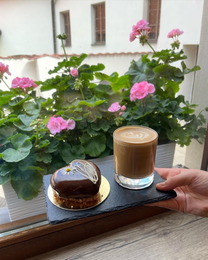 Cafe Demaris