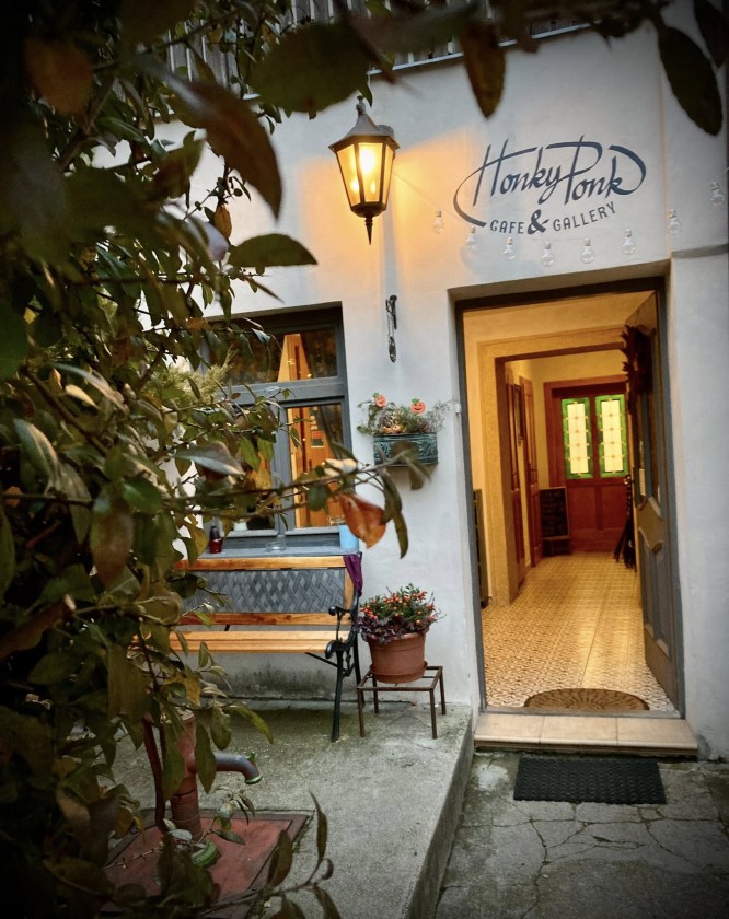 Honkyponk cafe & galery